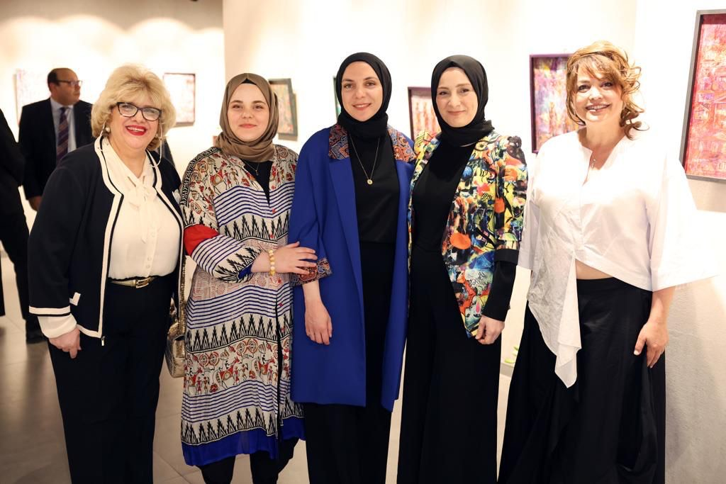 Depremzedelere dünyadan destek geliyor