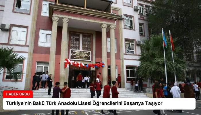 Türkiye’nin Bakü Türk Anadolu Lisesi Öğrencilerini Başarıya Taşıyor