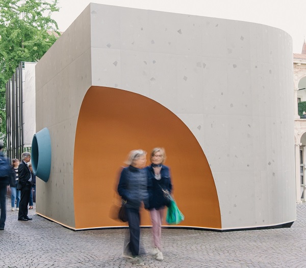 VitrA, Milano’daki 20. yılını ışıkla şekillenen bir deneyimle taçlandırdı